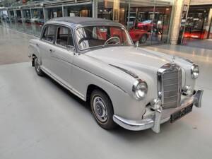 Imagen 1/18 de Mercedes-Benz 220 S (1958)