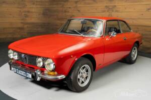 Image 4/19 of Alfa Romeo Giulia 1600 GT Junior (1975)