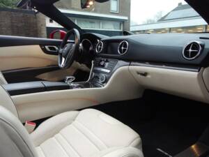 Image 45/99 of Mercedes-Benz SL 63 AMG (2012)