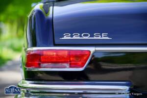 Image 48/52 of Mercedes-Benz 220 SE b (1963)