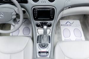 Imagen 27/38 de Mercedes-Benz SL 350 (2003)