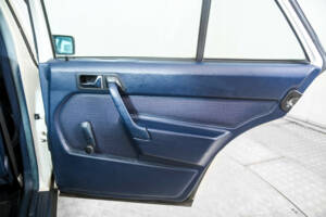 Image 35/50 de Mercedes-Benz 190 D (1985)