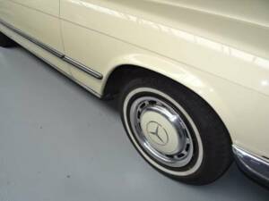 Image 3/15 de Mercedes-Benz 450 SLC (1978)
