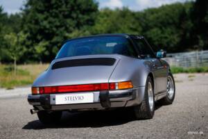 Image 13/44 de Porsche 911 Carrera 3.2 &quot;#250.000 911&quot; (1988)