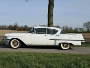 Bild 8/36 von Cadillac 62 Sedan DeVille (1957)