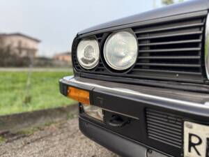 Image 18/27 de BMW 320i (1989)