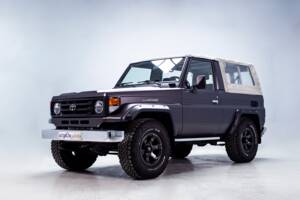 Image 3/42 of Toyota Land Cruiser FJ 62 (1985)