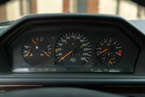 Obraz 40/49 pojazdu Mercedes-Benz 320 E (1993)
