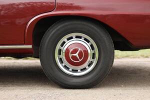 Image 14/50 of Mercedes-Benz 220 (1967)
