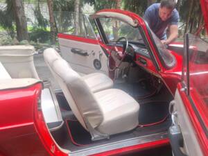 Image 2/8 of Renault Caravelle S (1963)