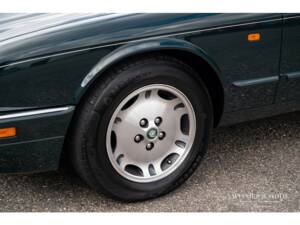 Bild 22/34 von Jaguar XJ6 3.2 Executive (1997)