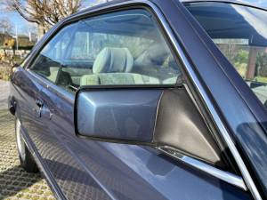 Image 23/29 de Mercedes-Benz 500 SEC (1982)