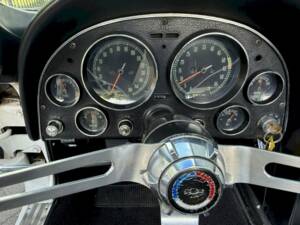 Image 13/34 of Chevrolet Corvette Sting Ray Convertible (1965)