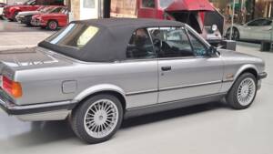 Bild 8/12 von BMW 320i (1990)