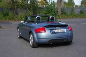 Image 6/20 de Audi TT 3.2 quattro (2004)