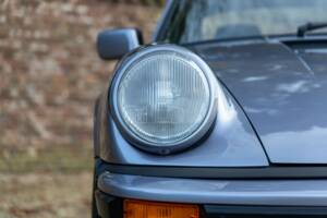 Immagine 8/50 di Porsche 911 Carrera 3.2 "25 years 911" (1988)