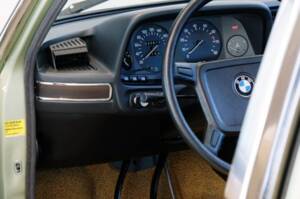 Bild 19/25 von BMW 525 (1977)