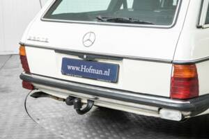 Image 26/50 of Mercedes-Benz 230 TE (1984)