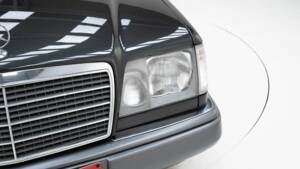 Bild 11/15 von Mercedes-Benz E 220 (1994)