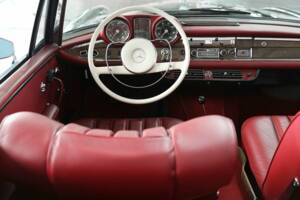 Image 29/50 of Mercedes-Benz 220 SE b (1962)