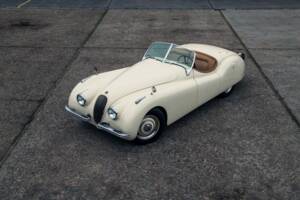 Image 3/45 of Jaguar XK 120 OTS (1950)