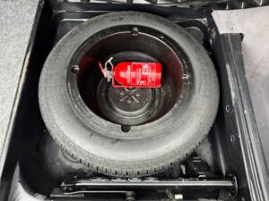 Image 48/100 of Mercedes-Benz 300 CE (1992)