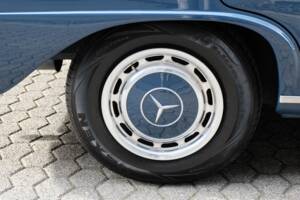 Image 50/76 de Mercedes-Benz 220 S b (1963)