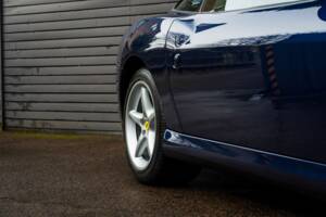 Bild 53/66 von Ferrari 550 Maranello (2000)