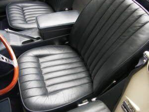 Image 9/37 of Jaguar E-Type 4.2 (1966)
