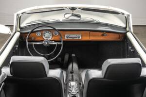 Immagine 8/54 di Volkswagen Karmann Ghia 1500 (1968)
