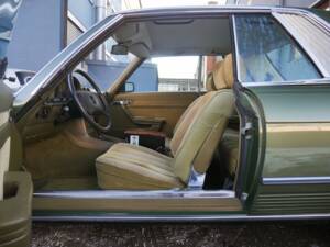 Afbeelding 5/41 van Mercedes-Benz 280 SLC (1977)