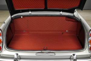 Image 24/28 of Ferrari 250 GT&#x2F;E (1961)