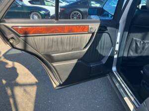 Immagine 36/44 di Mercedes-Benz E 500 (1993)
