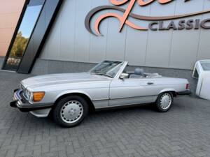 Image 2/36 de Mercedes-Benz 560 SL (1987)