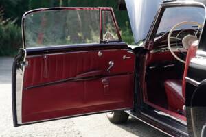 Immagine 32/35 di Mercedes-Benz 220 SE (1960)