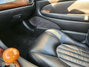 Image 25/35 of Jaguar XKR (1998)