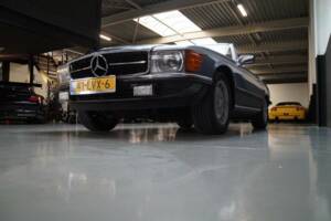 Image 32/41 of Mercedes-Benz 500 SL (1986)