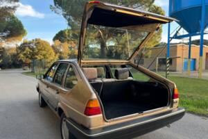 Image 17/57 of Volkswagen Passat 2.0 (1987)