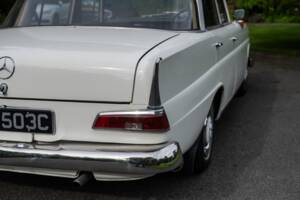 Image 16/35 of Mercedes-Benz 190 c (1965)