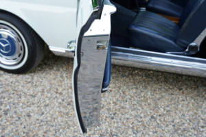 Image 22/50 of Mercedes-Benz 280 SE (1968)