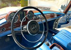 Image 9/18 of Mercedes-Benz 220 SE b (1962)