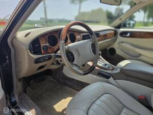 Bild 17/41 von Jaguar XJ 8 Executive (1997)