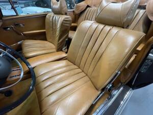 Image 5/26 de Mercedes-Benz 280 SE (1970)