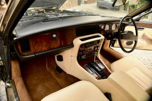 Image 36/50 of Jaguar XJ 12 (1988)