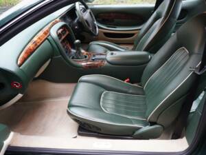 Afbeelding 12/19 van Aston Martin DB 7 (1998)