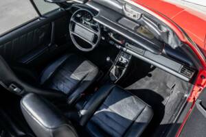 Image 24/38 de Porsche 911 Carrera 3.2 (1987)