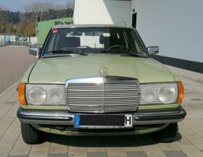 Immagine 6/55 di Mercedes-Benz 300 TD (1979)
