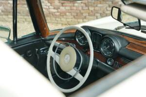 Immagine 33/50 di Mercedes-Benz 280 SE (1968)