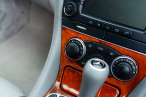 Image 24/60 of Mercedes-Benz SL 65 AMG (2004)