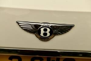 Image 18/50 of Bentley Azure (2009)